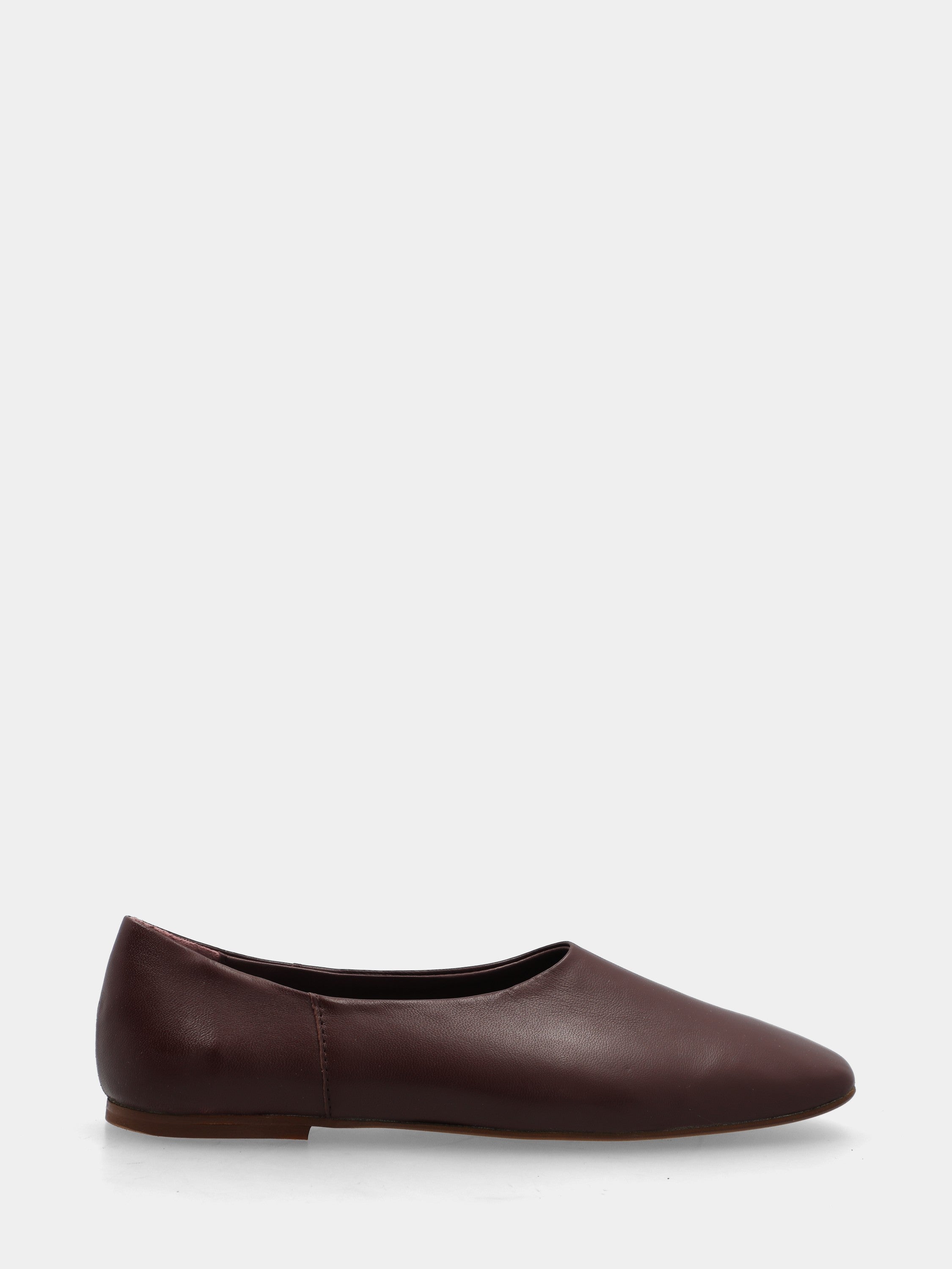 Ballerina in nappa bordeaux con scollo montante