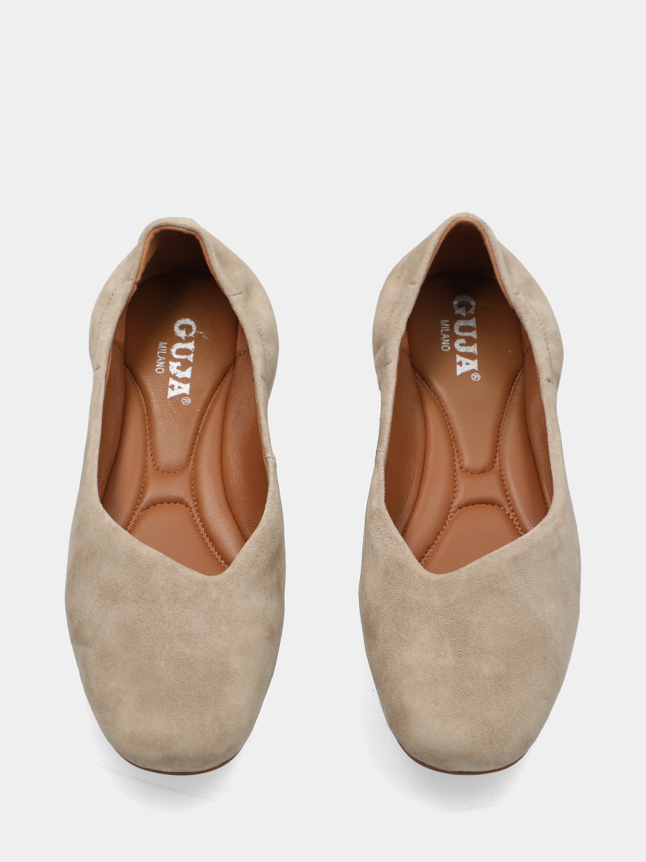 Ballerina in camoscio beige con scollo asimmetrico