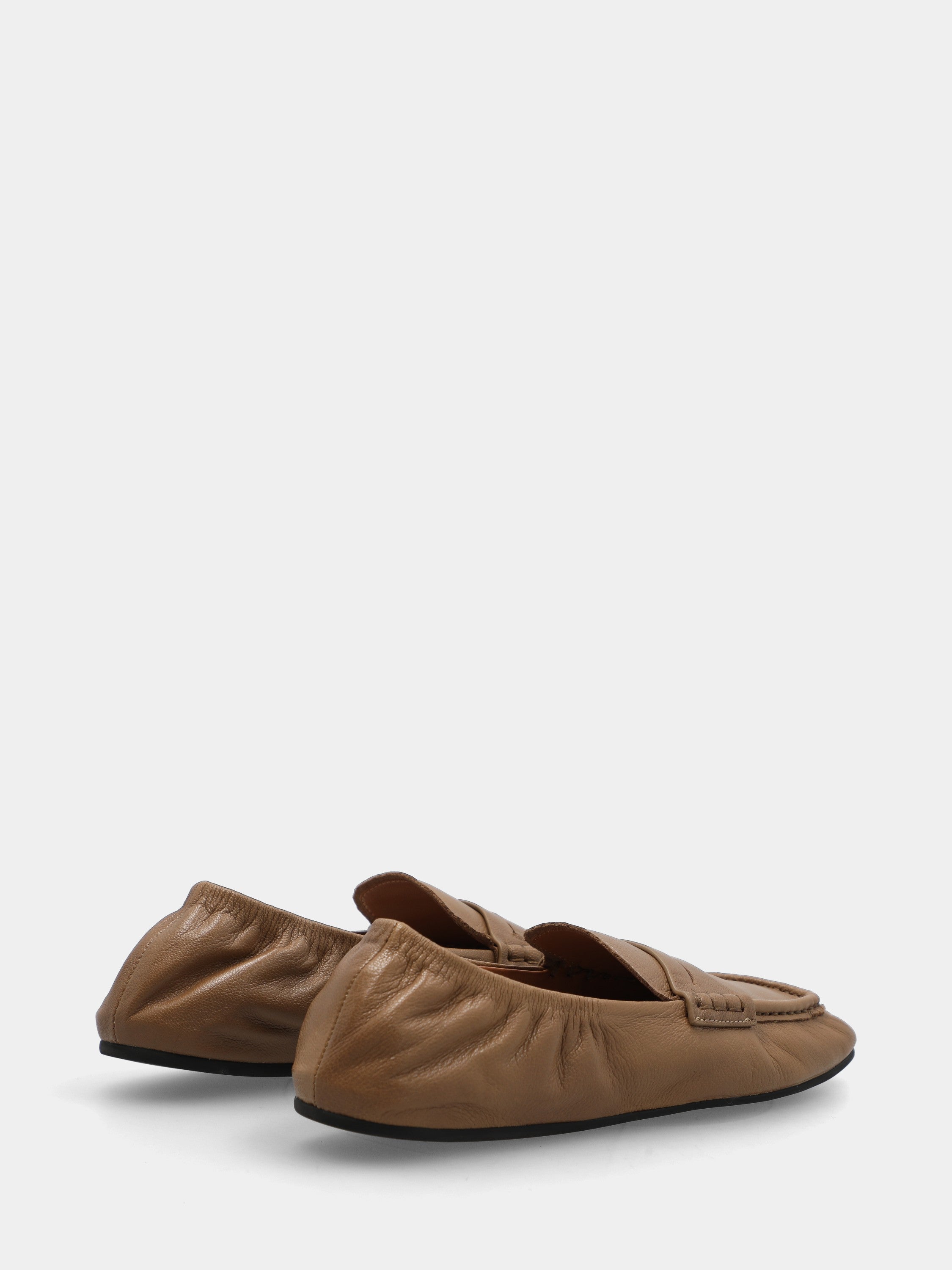 Mocassin en nappa taupe avec construction sacchetto