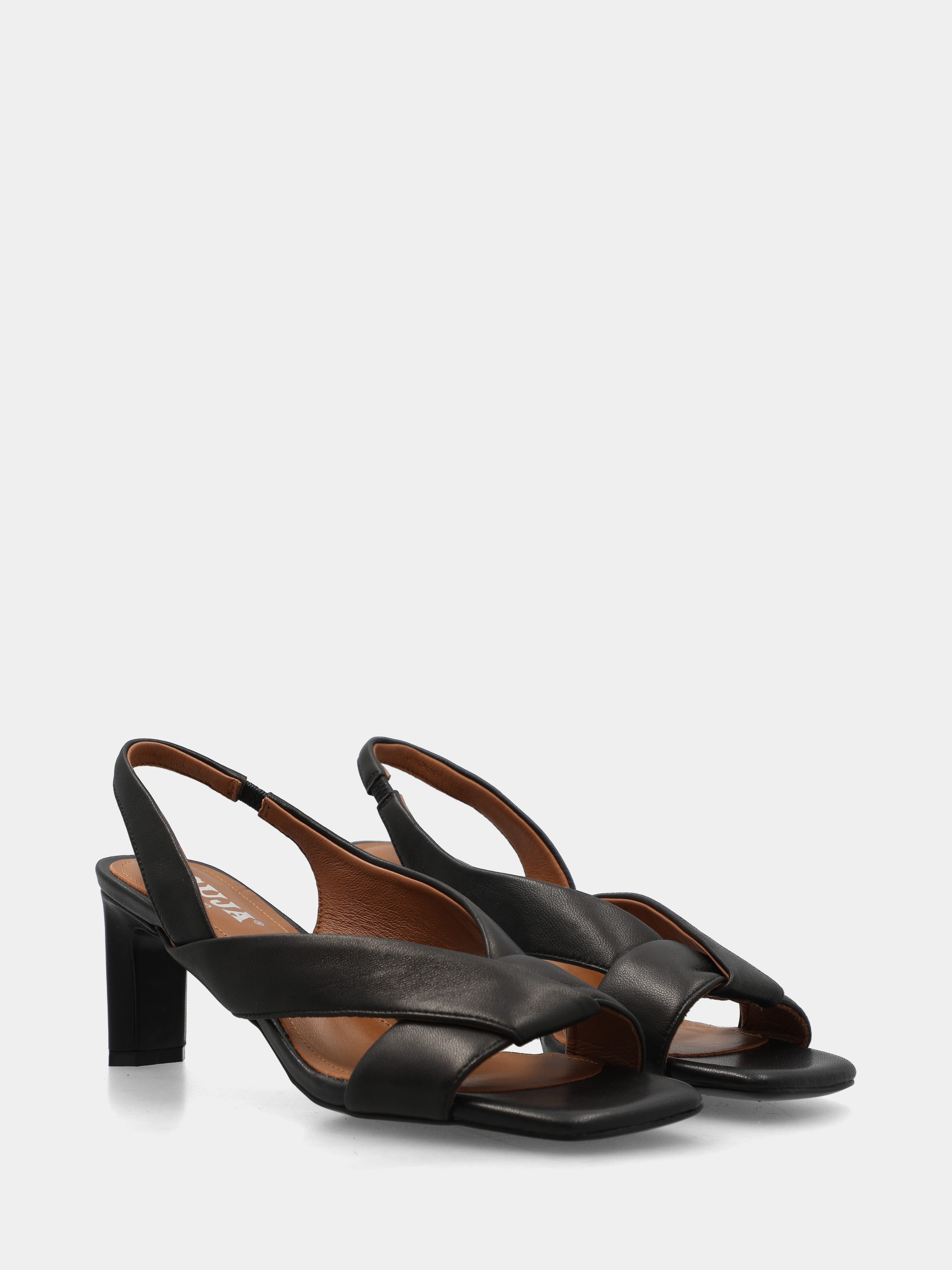Sandalo in nappa nera con fasce incrociate a V