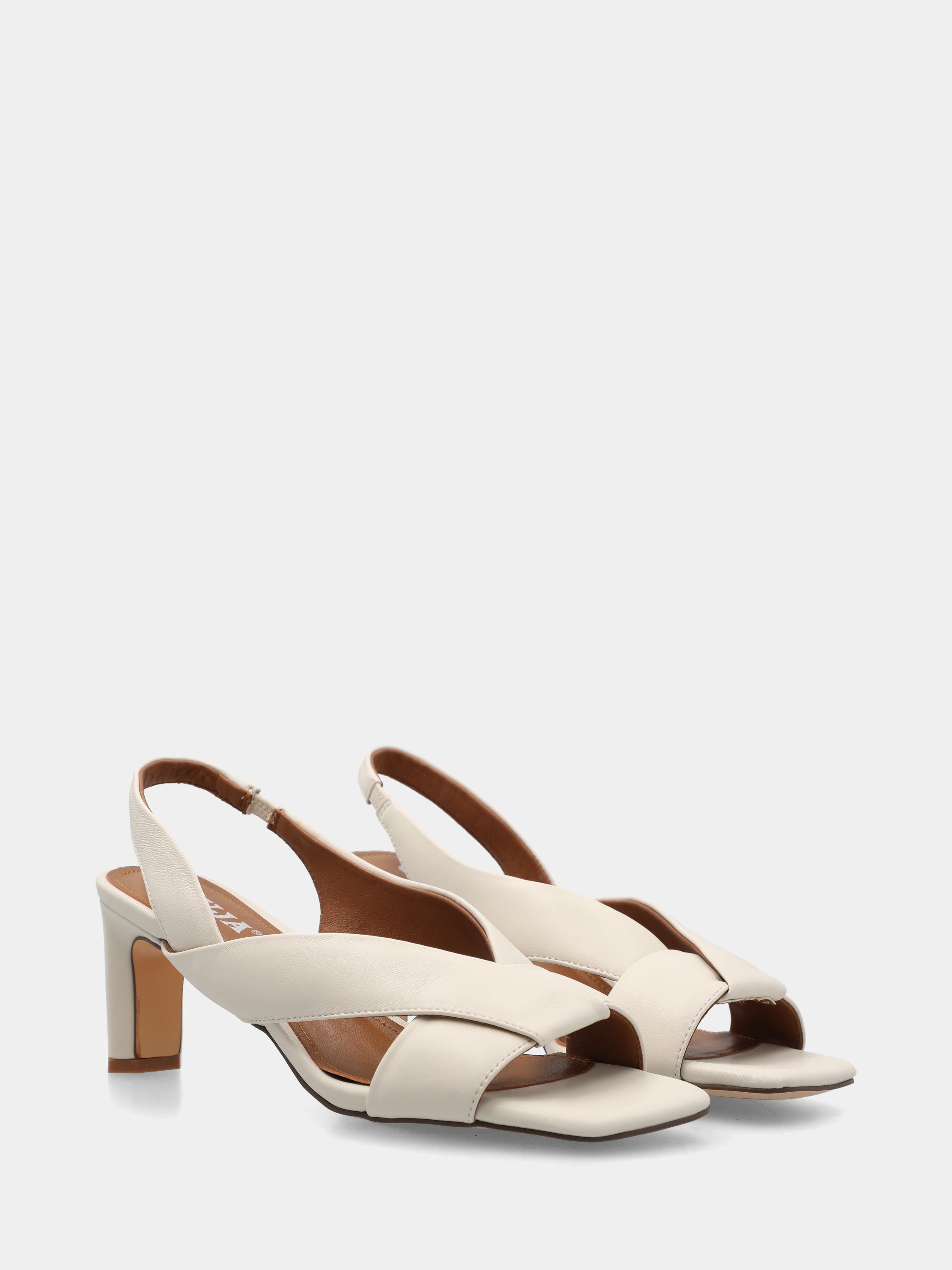Sandalo in nappa bianca con fasce incrociate a V