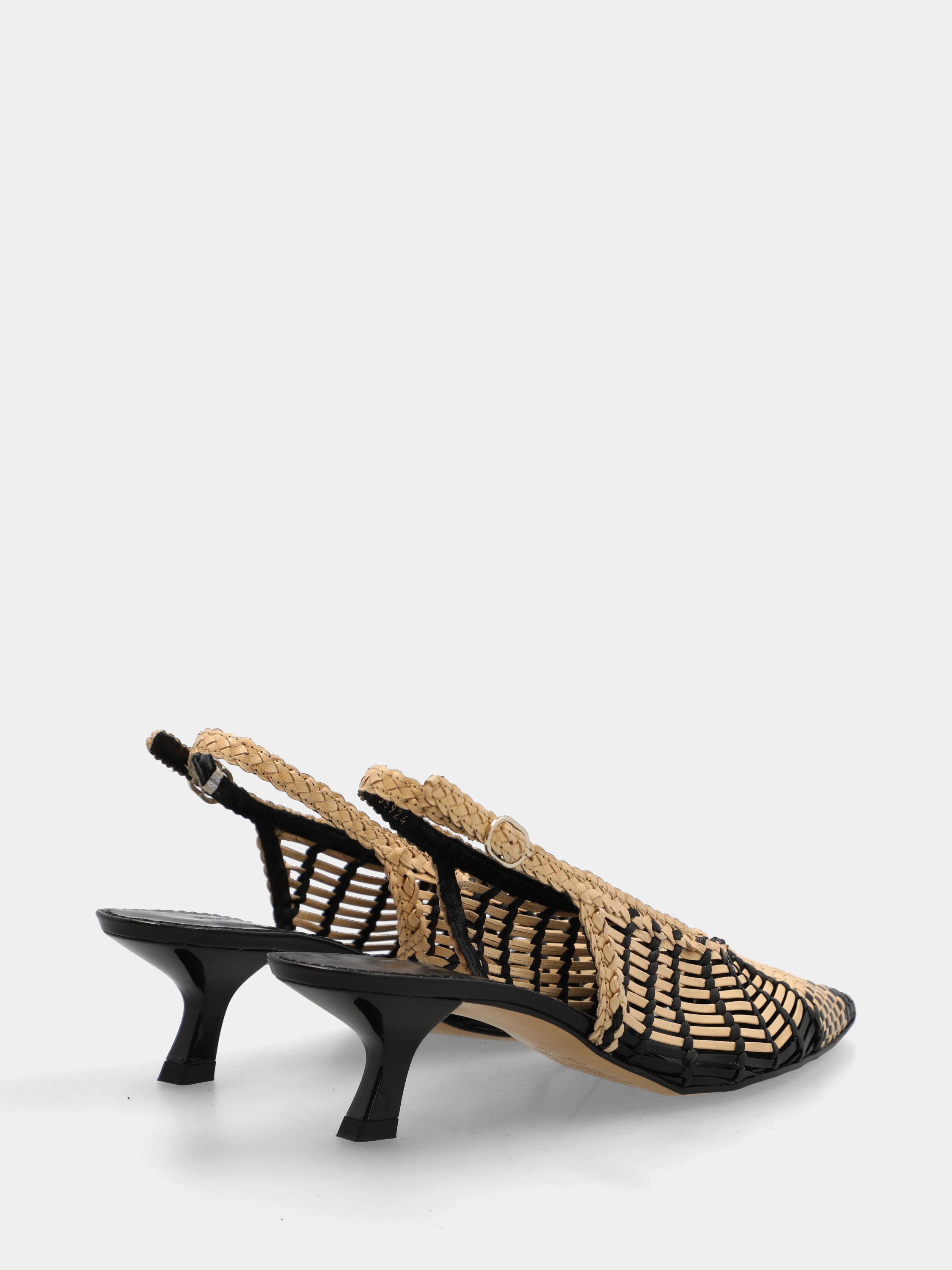 Slingback in nappa bicolore nero e bianco latte intrecciata e punta sfilata
