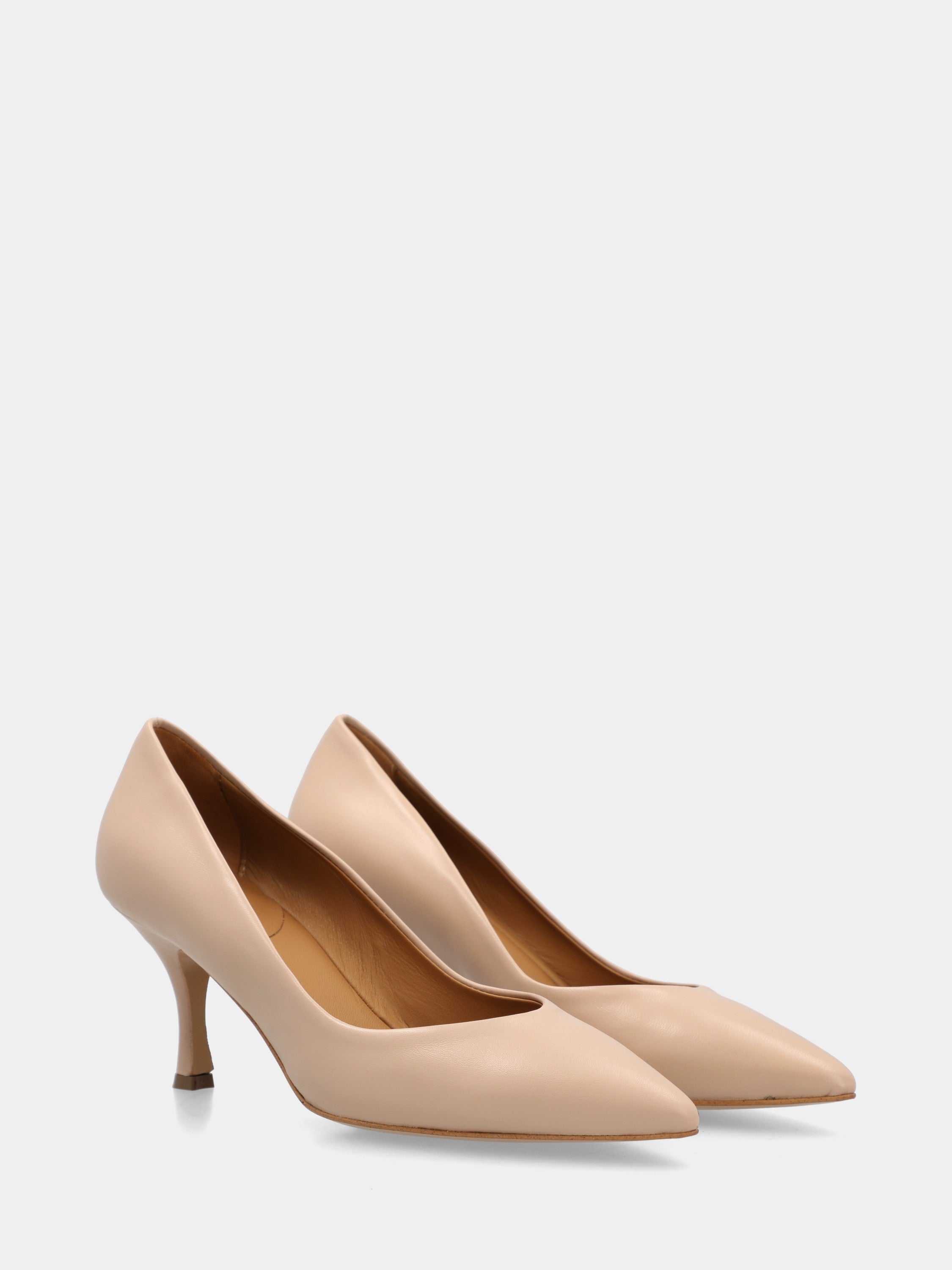 Pumps aus Nappaleder in Nude mit spitzer Spitze und 75mm Absatz