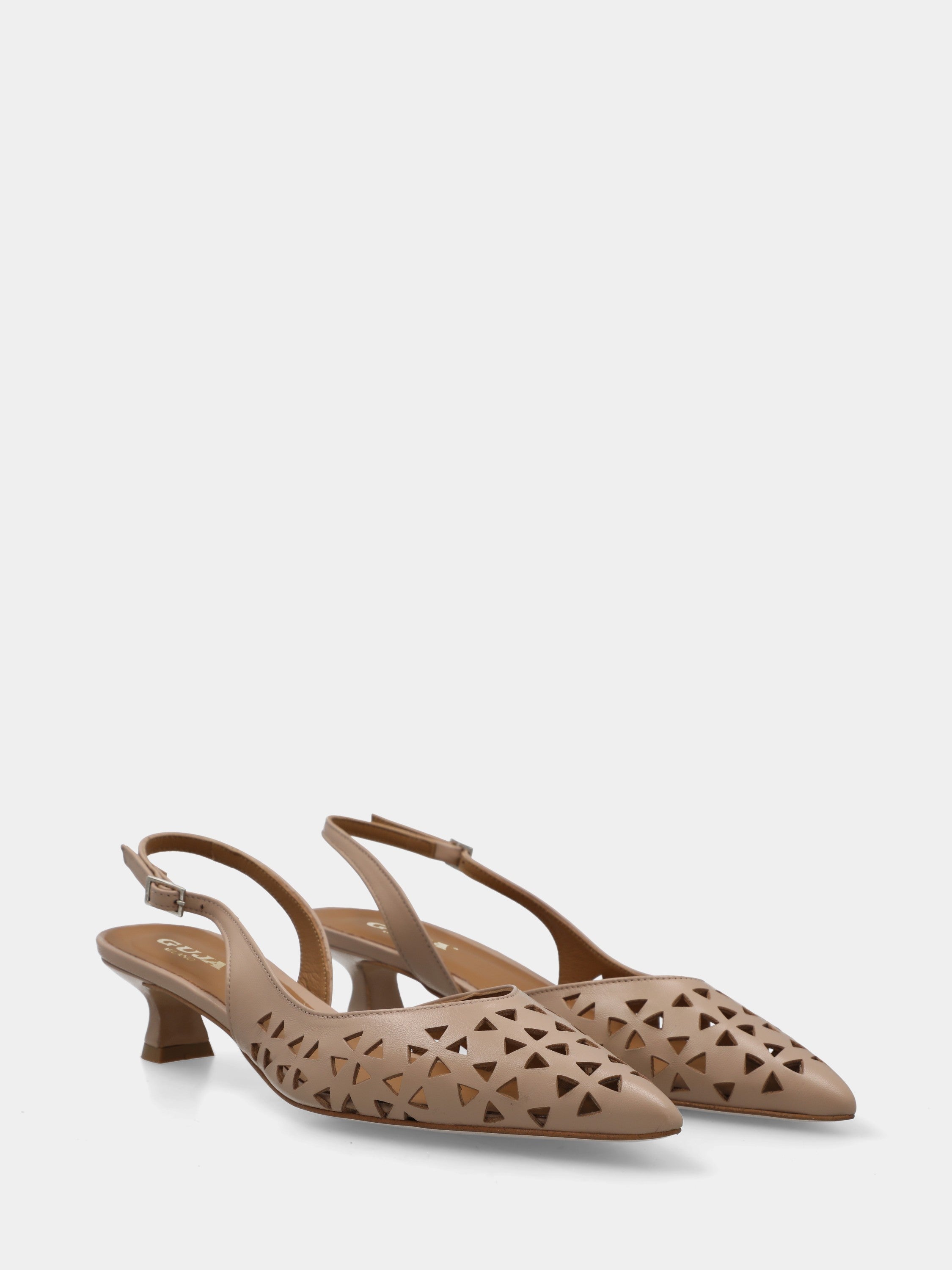 Slingback in nappa beige con tomaia traforata