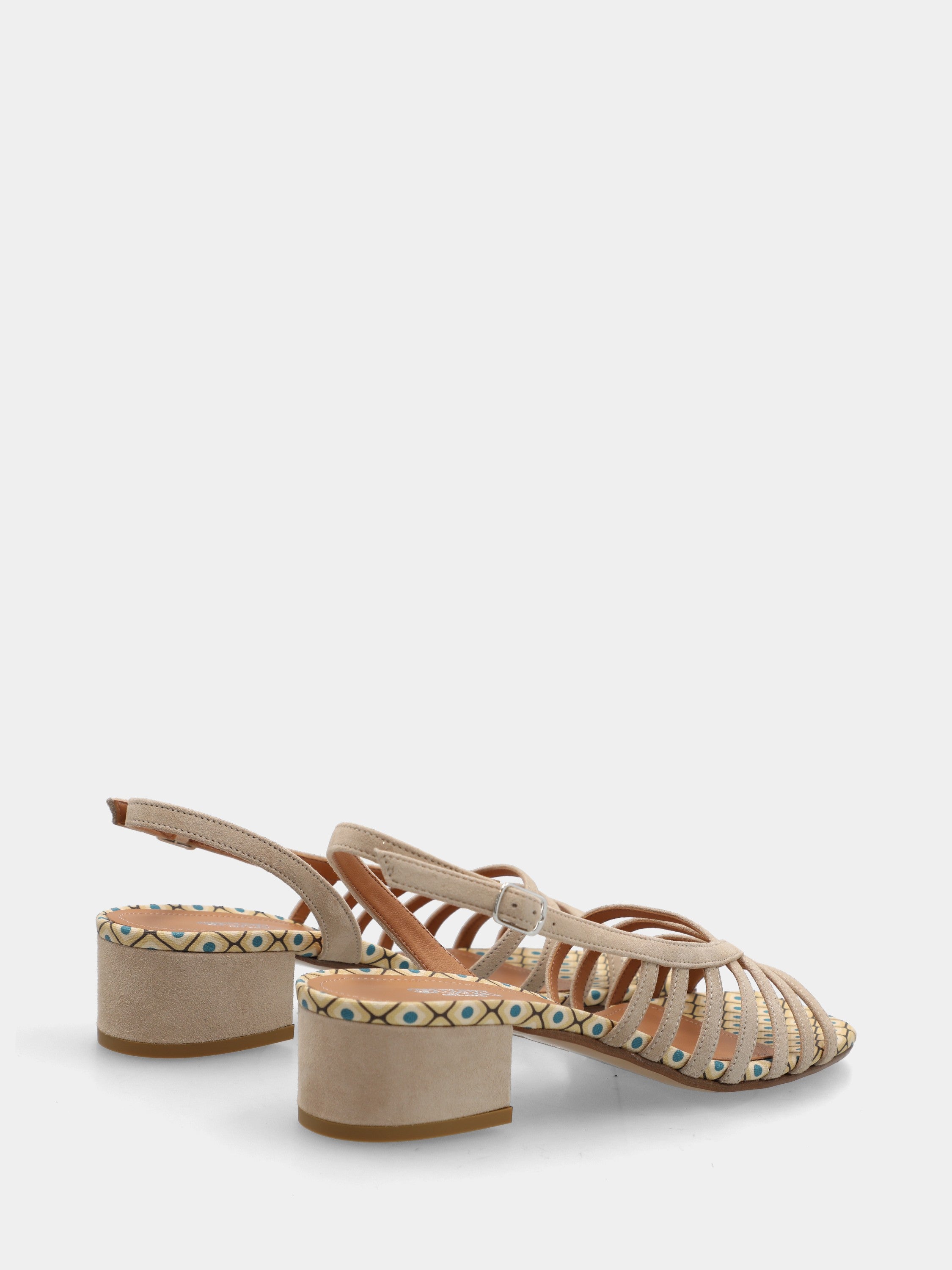 Sandalo in camoscio beige con listini paralleli