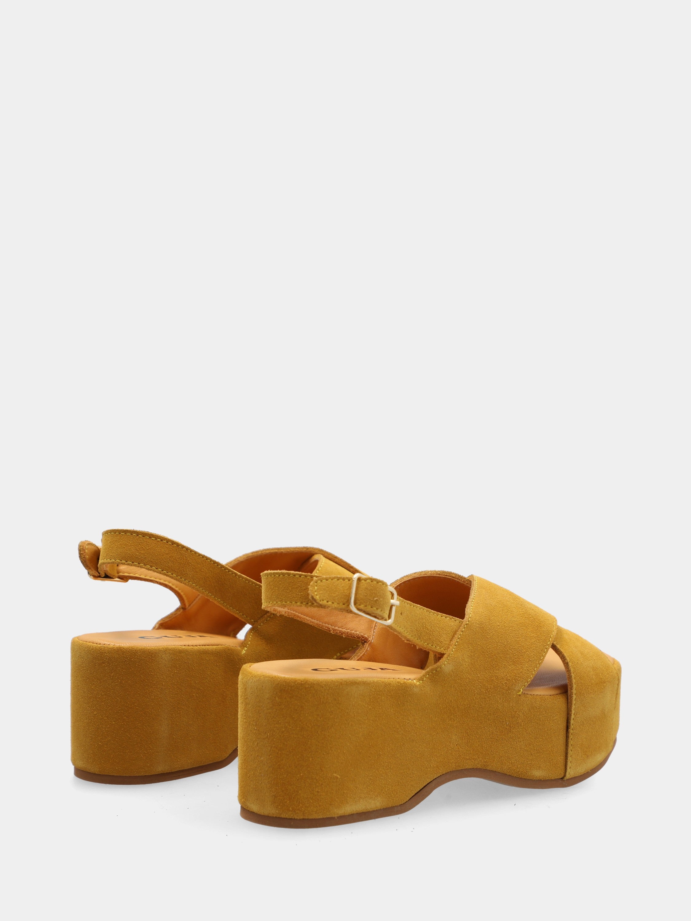 Gelber Velours-Sandalette mit gekreuzten Riemen und Plateausohle