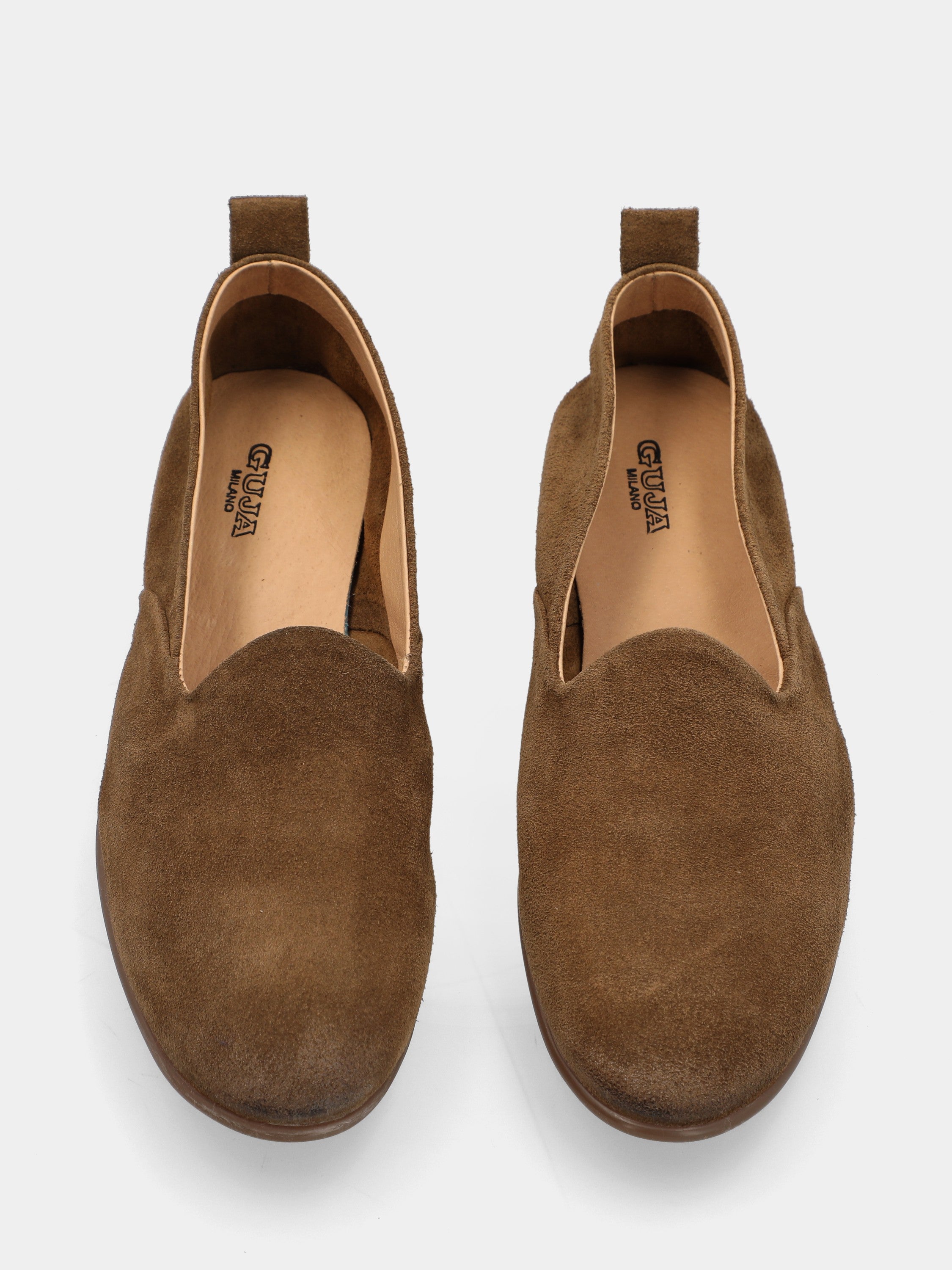 Brown suede slipper with round toe
