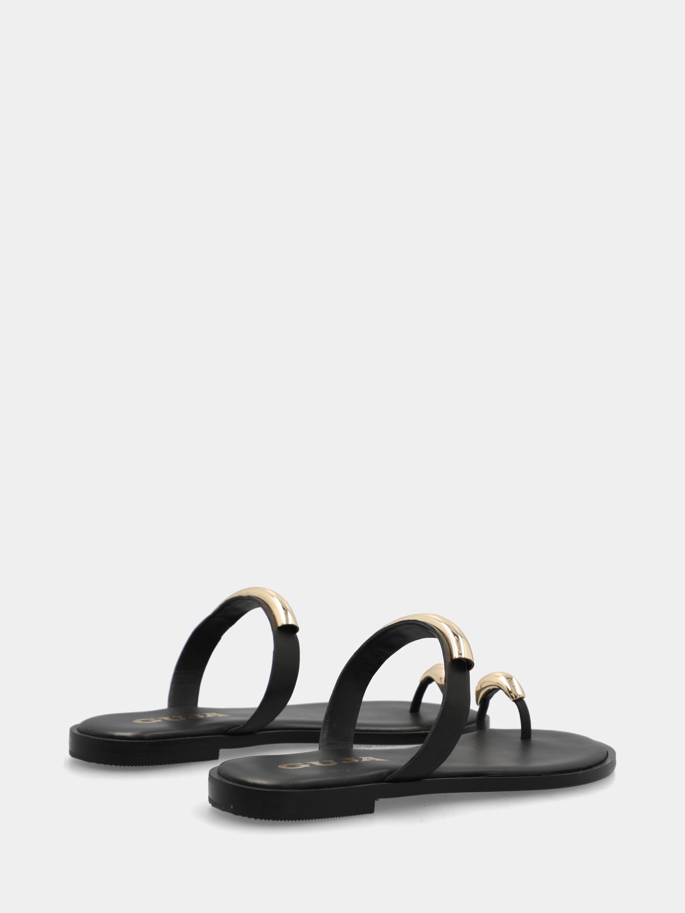 Ciabattina in vitello nero con placchette metalliche
