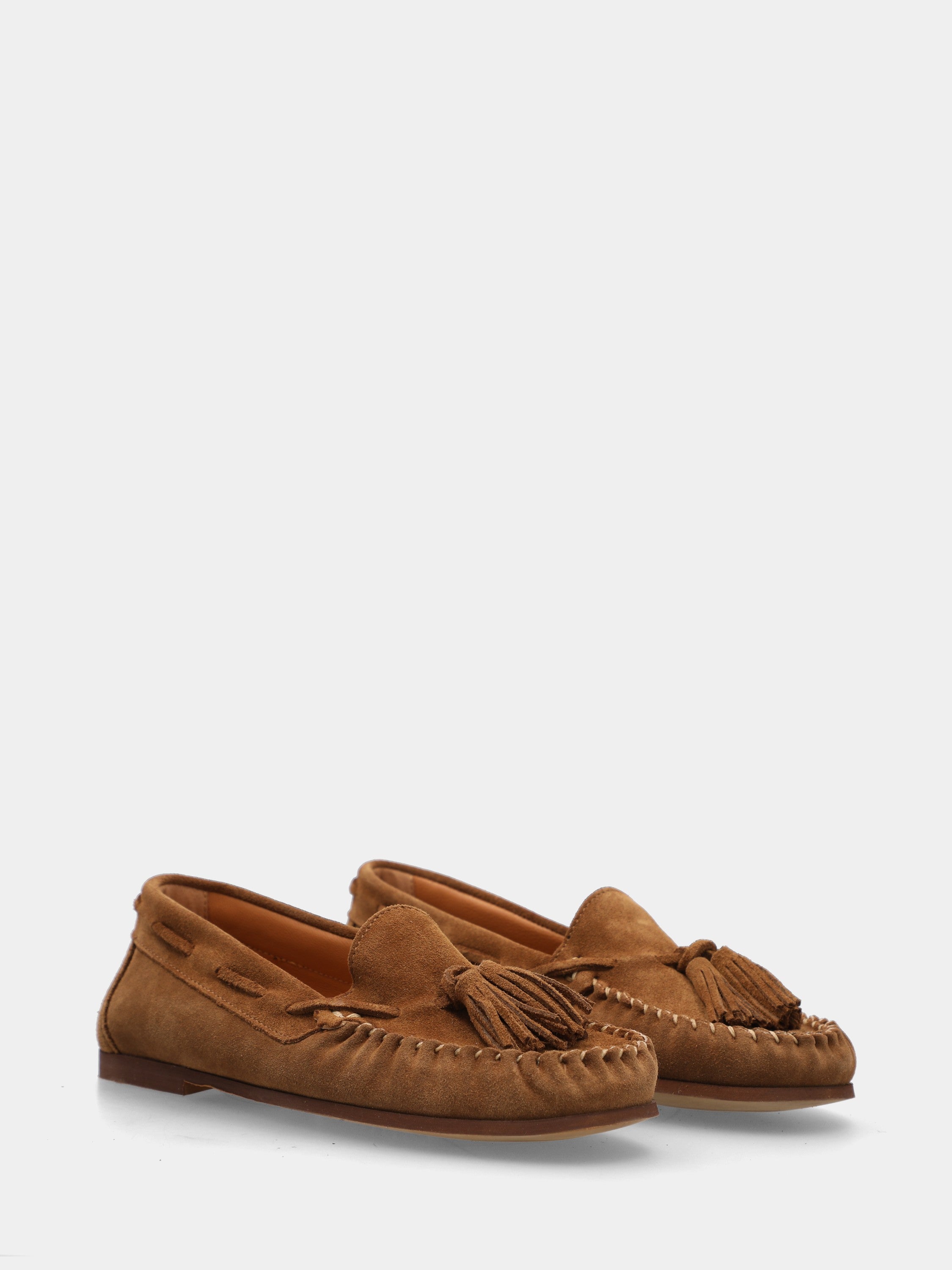 Mocassin en velours couleur cuir avec pompons et bout rond