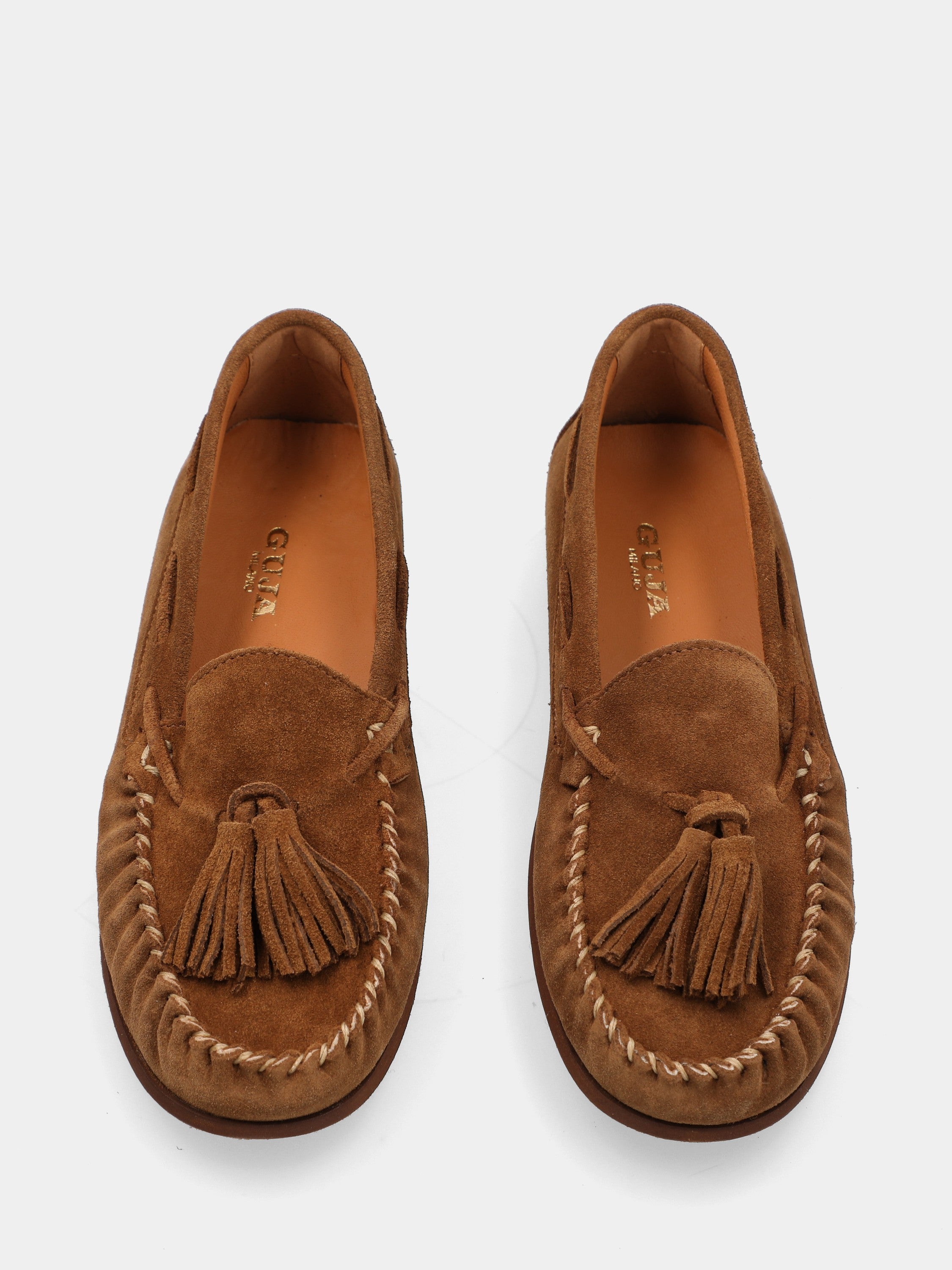 Mocassin en velours couleur cuir avec pompons et bout rond