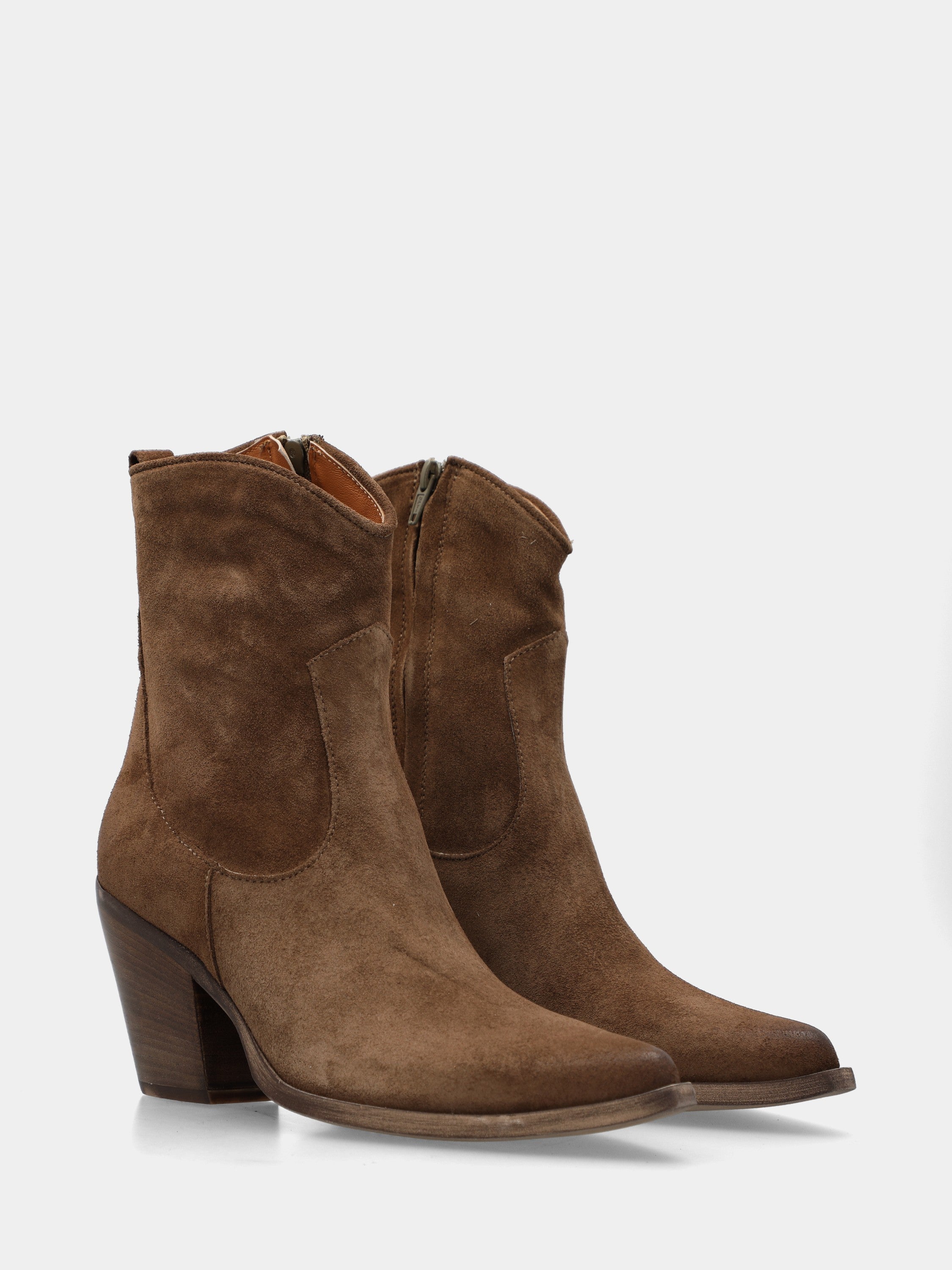 Stivaletto campero in velour beige con punta sfilata