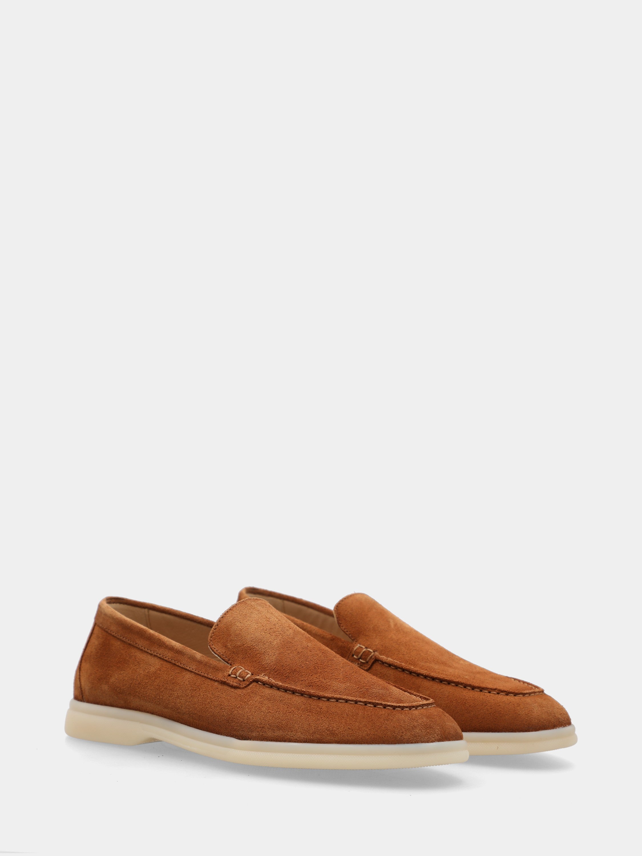 Leather-colored suede moccasin with box sole