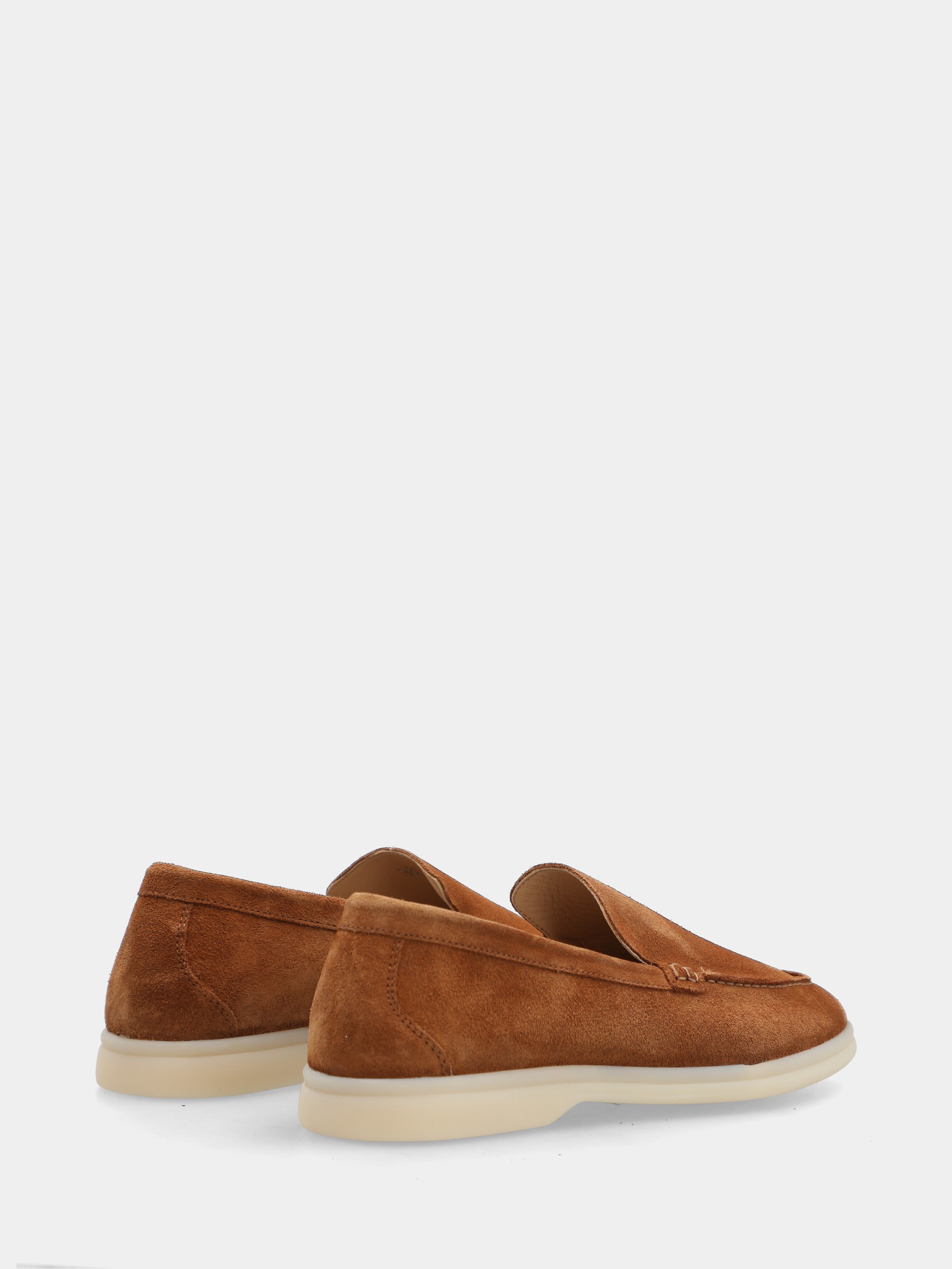 Leather-colored suede moccasin with box sole