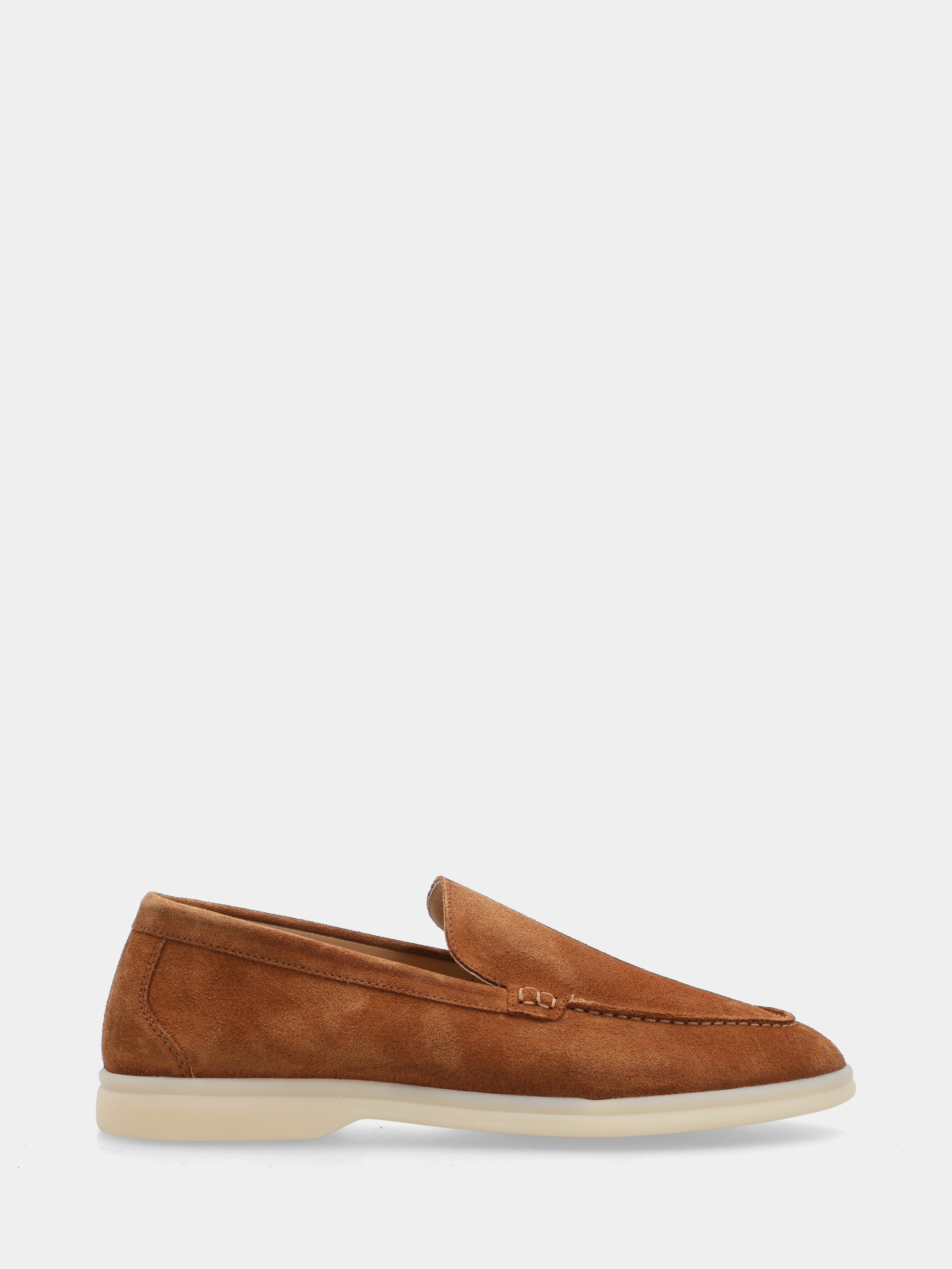 Leather-colored suede moccasin with box sole