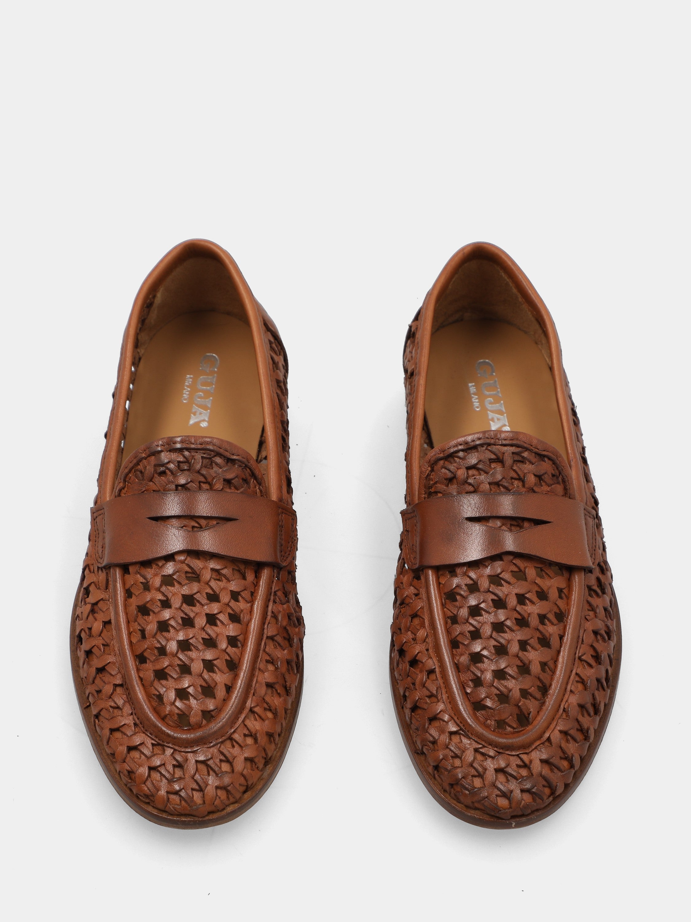 Mocassin en veau couleur cuir tressé et bout rond