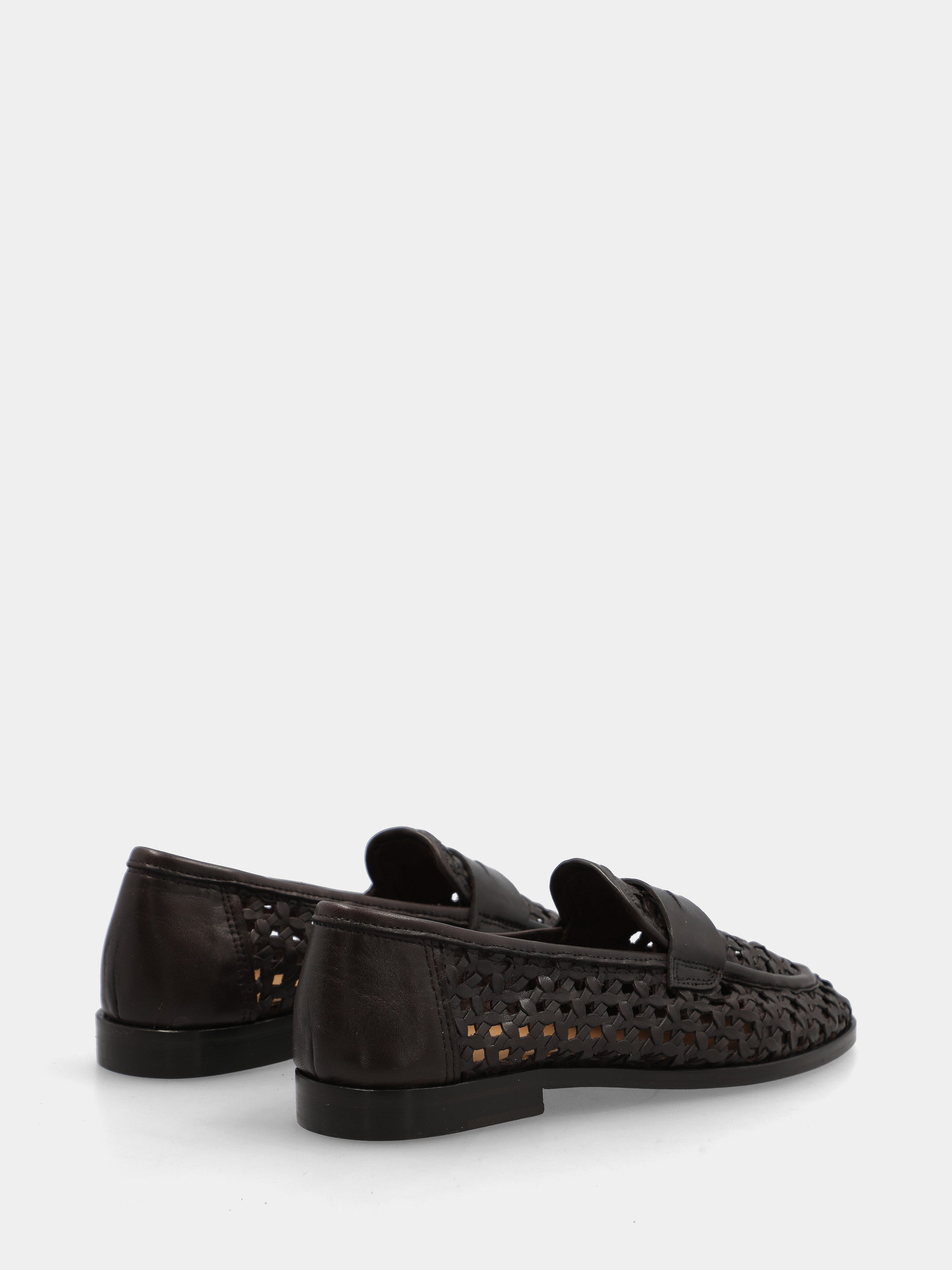 Woven dark brown calfskin moccasin with round toe