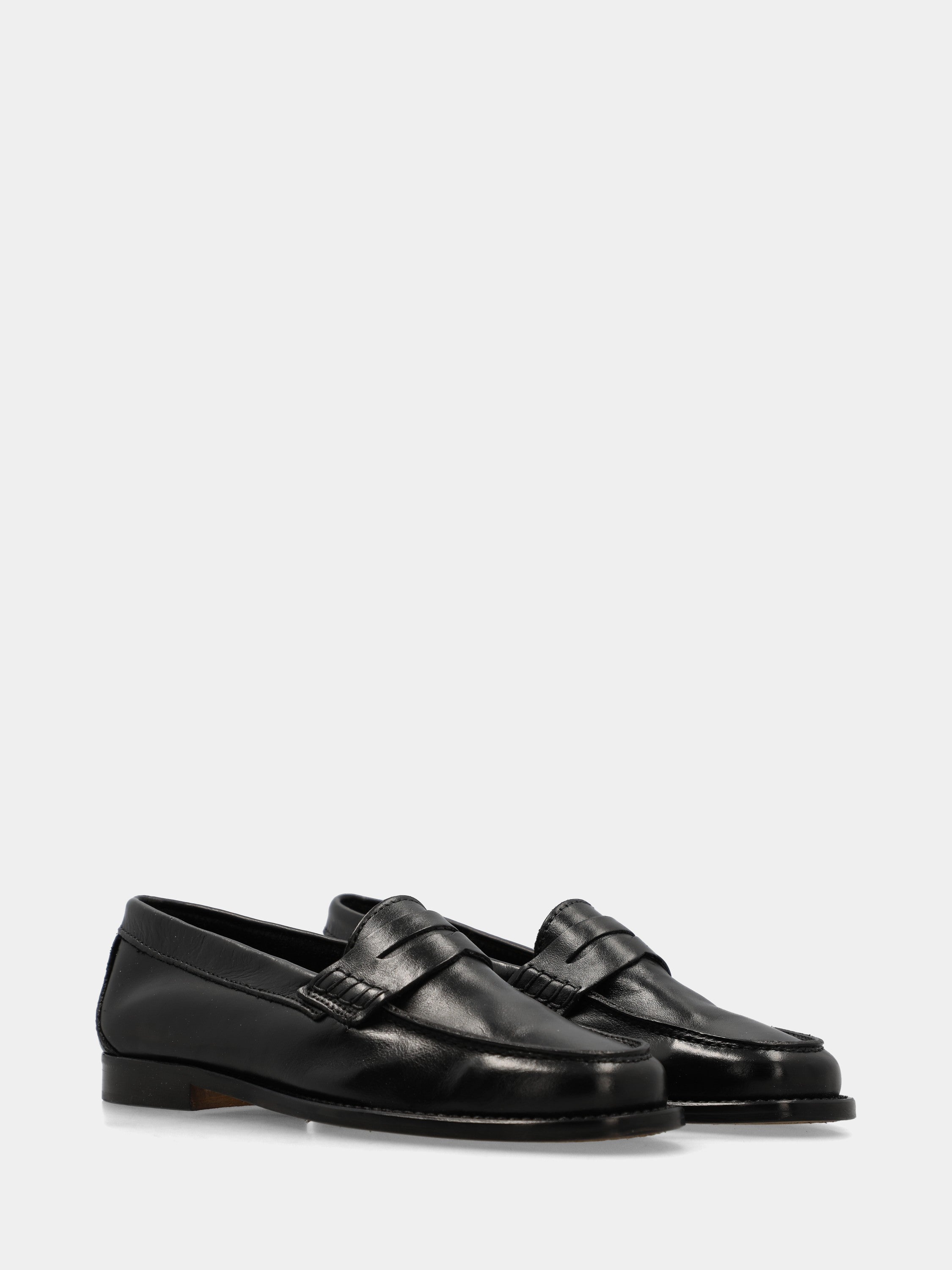 Mocassin college en cuir de veau poncé noir avec bout rond