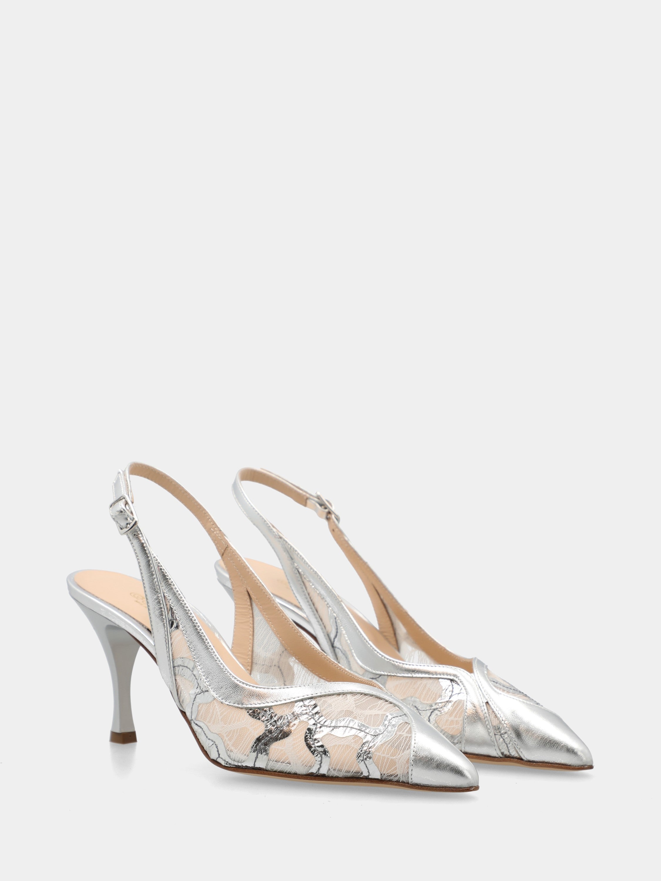 Slingback aus laminiertem Silber mit Stickereien und spitzer Spitze