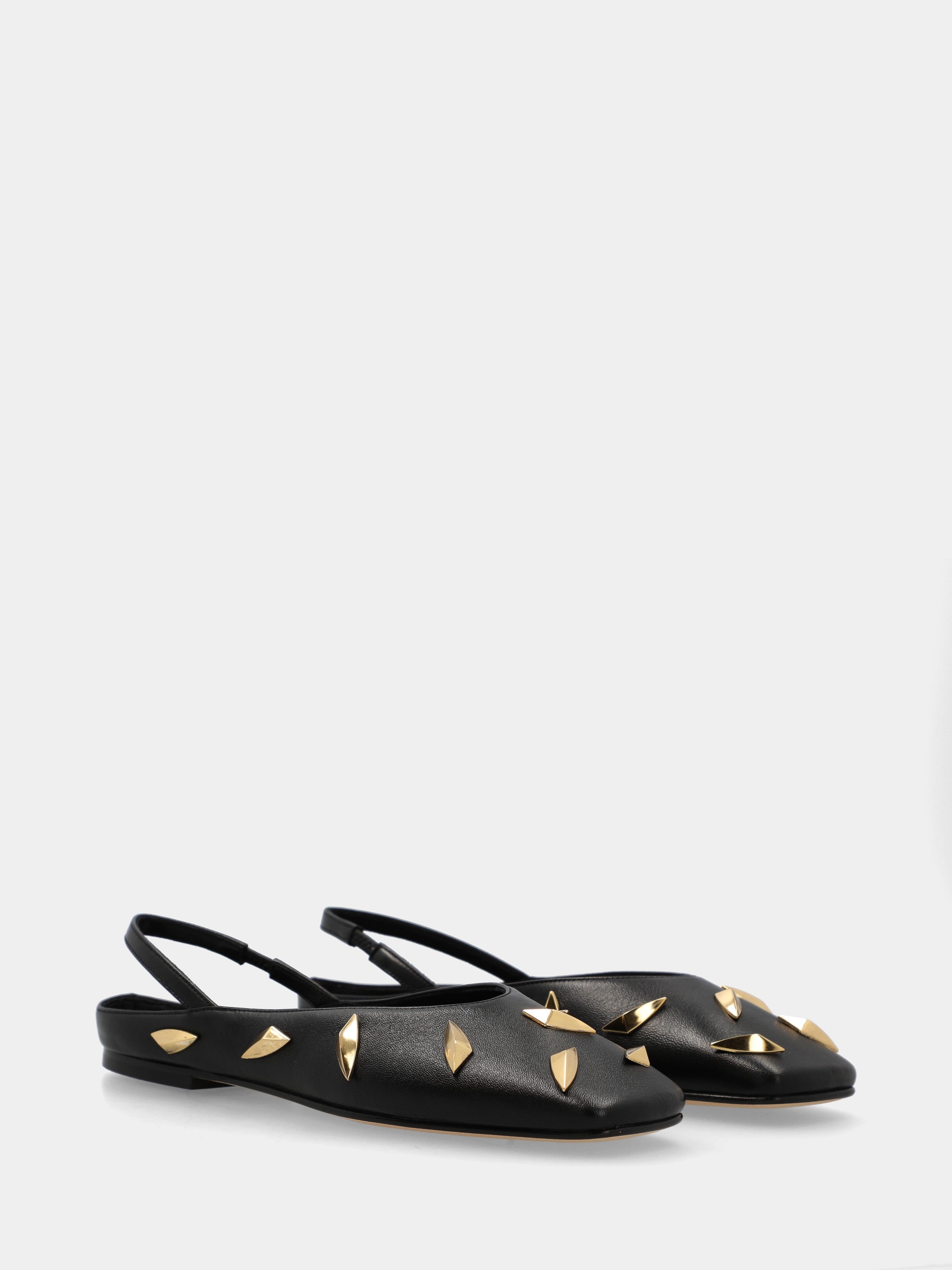 Sabot in nappa nera con borchie e cinturino al tallone