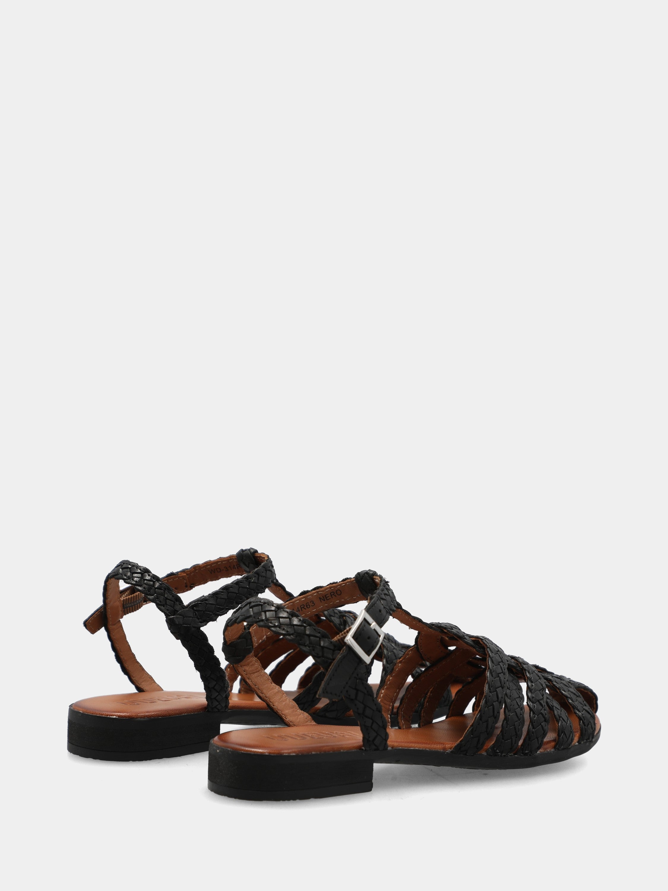 Sandalo in nappa nera con treccine intrecciate
