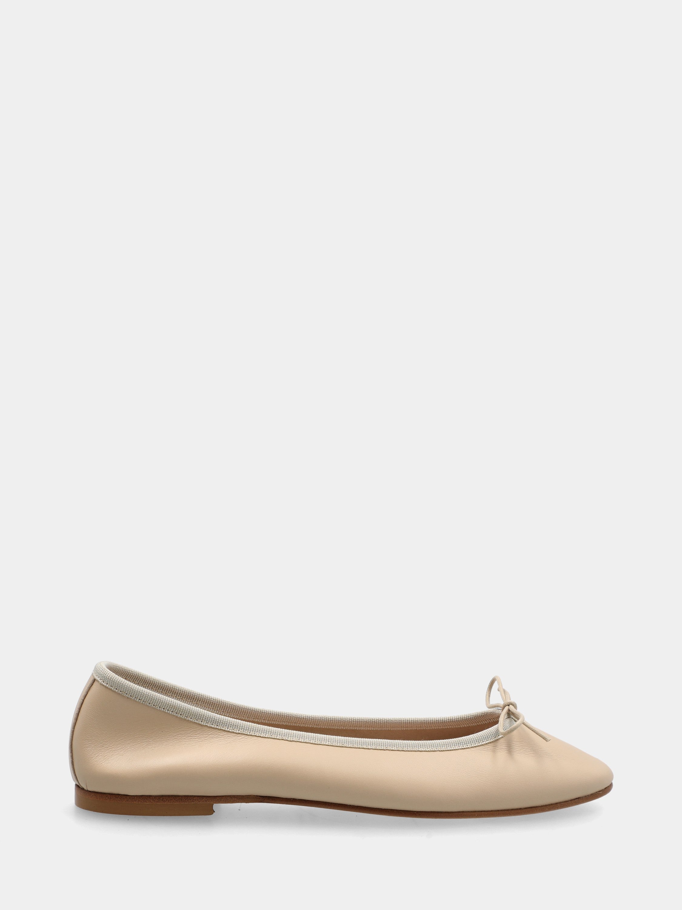 Ballerina in nappa beige con fiocchetto e nastrino tirante