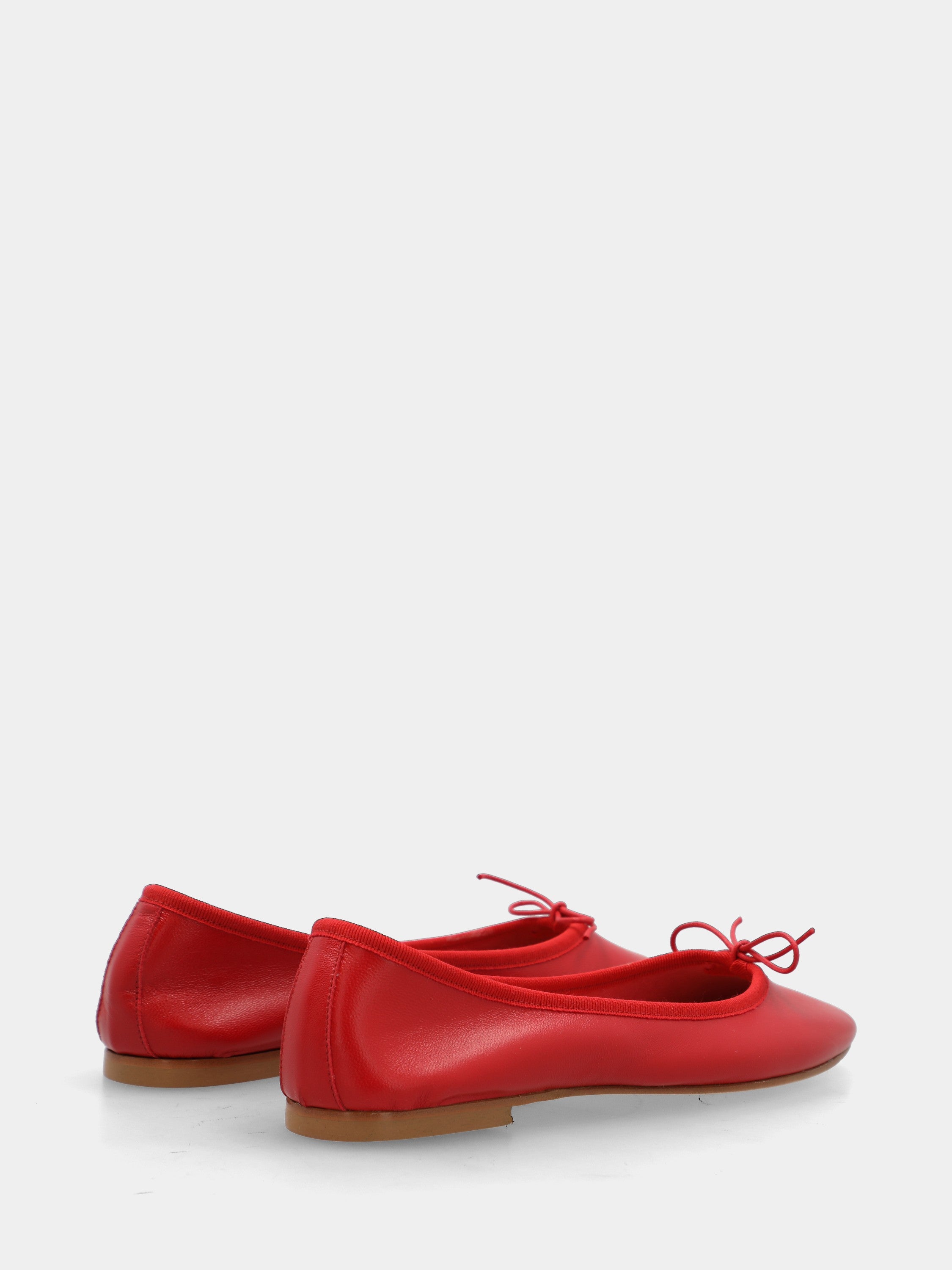 Ballerina in nappa rossa con fiocchetto e nastrino tirante