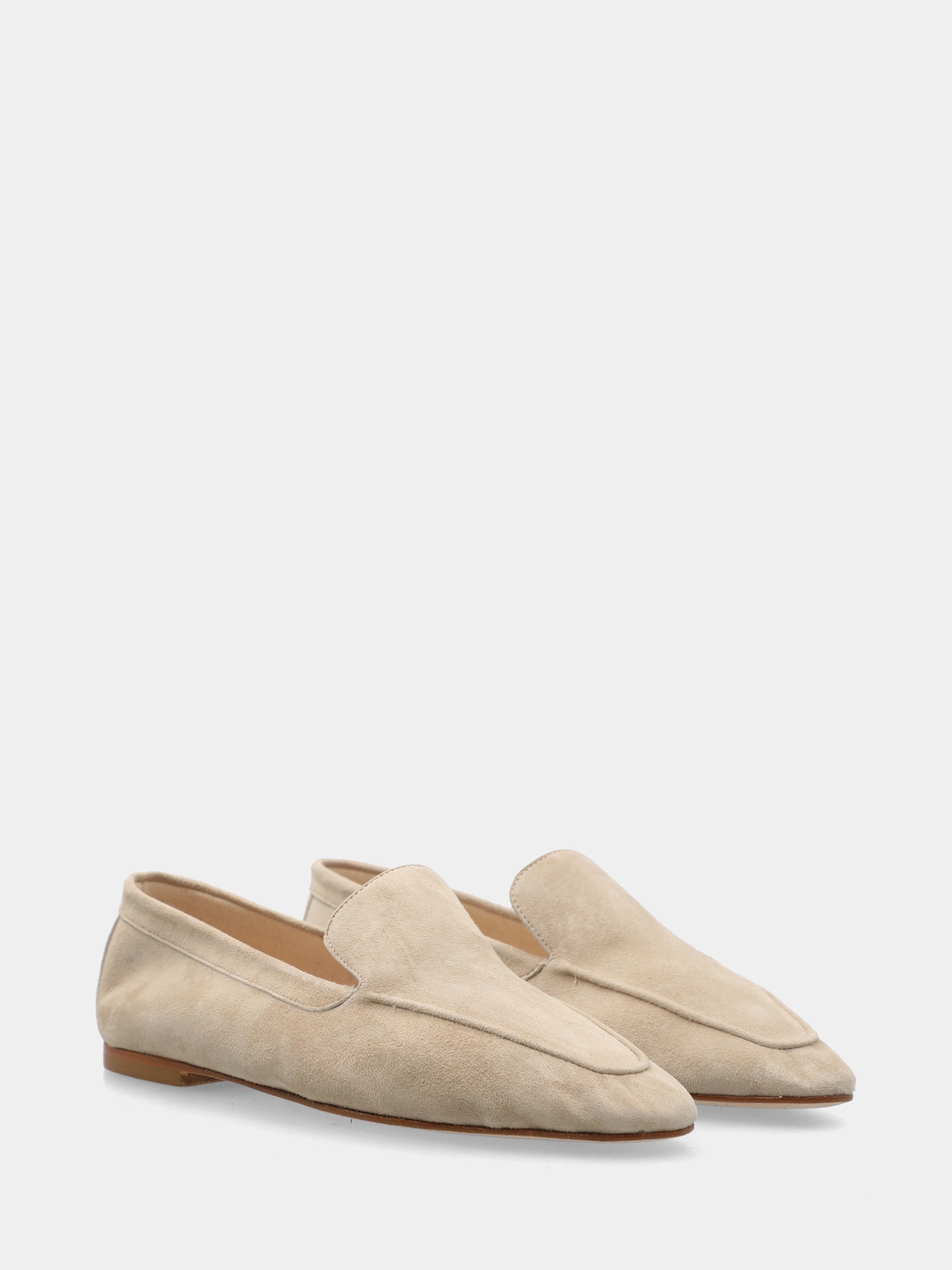 Mocassino in camoscio beige con bordino a vaschetta