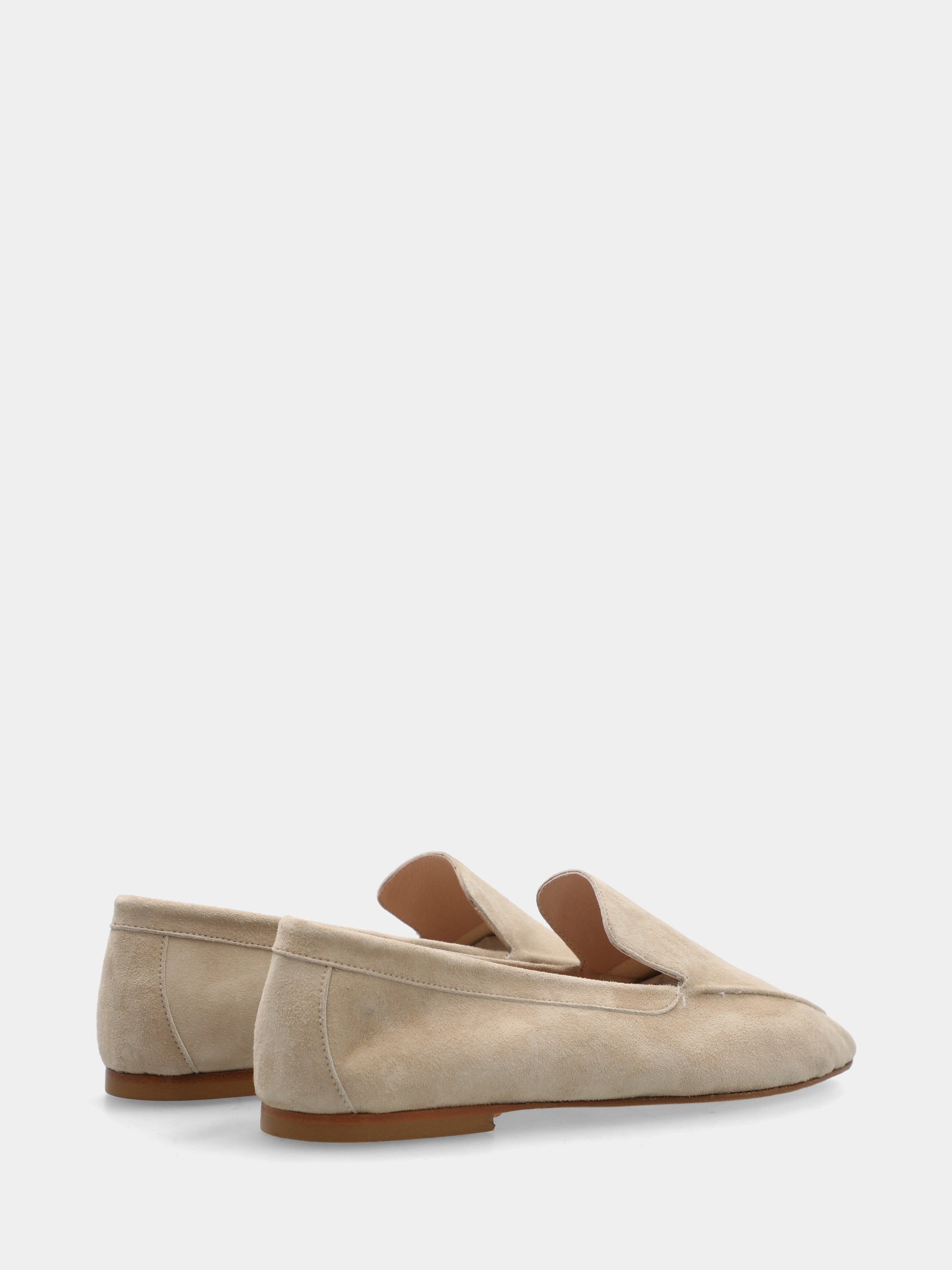 Mocassino in camoscio beige con bordino a vaschetta
