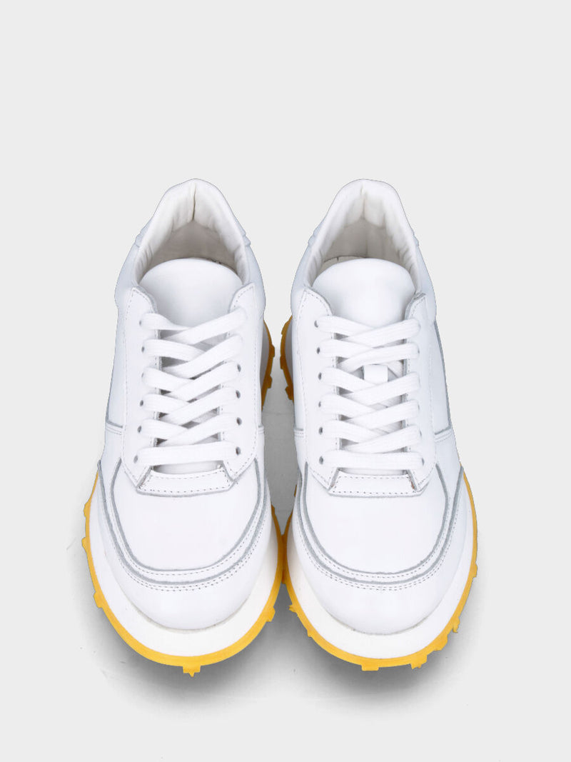 Sneaker bianca in pelle con suola in gomma microporosa
